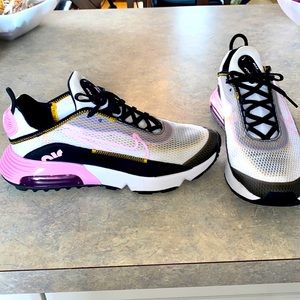 Very cute Hard to find Nike Air Max 2090 size 9